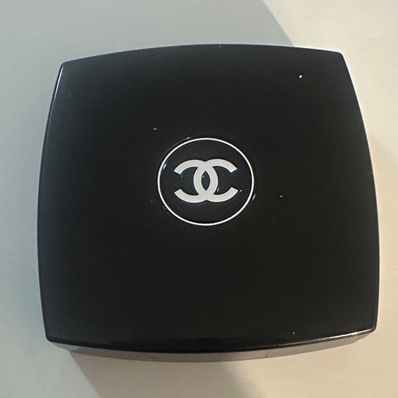 CHANEL Vibrant Red Blush with Brush - Picture 4 of 6